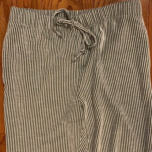 Olivia Rose Large stretch gray stripe joggers “sleepwear”. - Picture 4 of 11